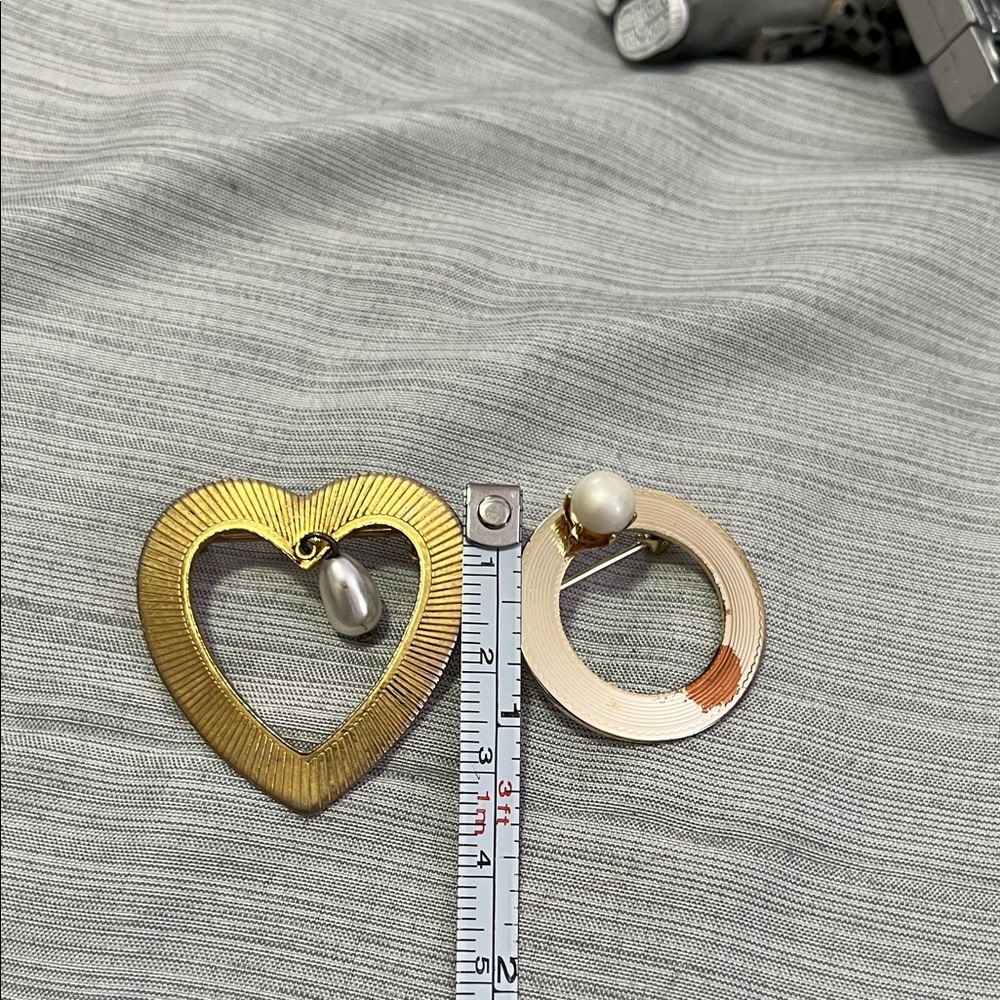 Chic Gold Heart and Circle Brooch Set with Pearl Accent - Picture 8 of 8